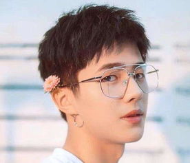 眾男神戴眼鏡 肖戰(zhàn)變化大，他卻讓網(wǎng)友直呼'心動(dòng)的感覺'